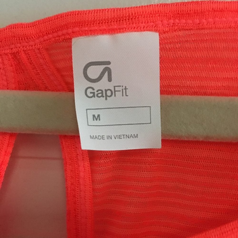 NWT GapFit Keyhole Back Short-Sleeve Workout Top - Picture 3 of 8